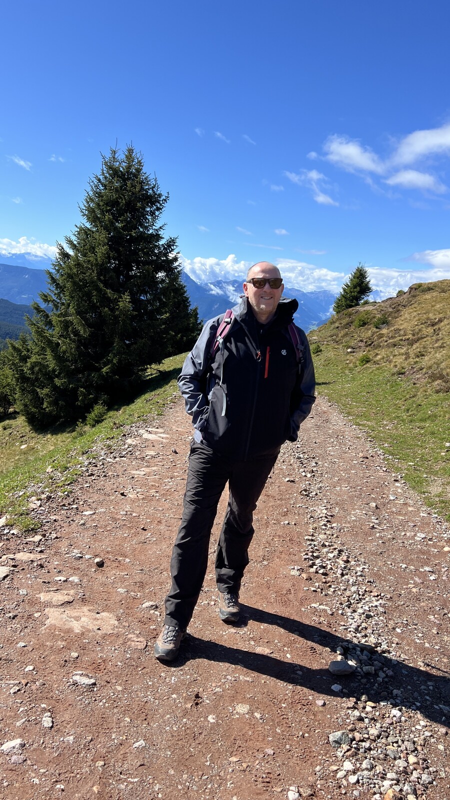 Dave Clifford op bergpad in de Dolomieten, rust en herstel